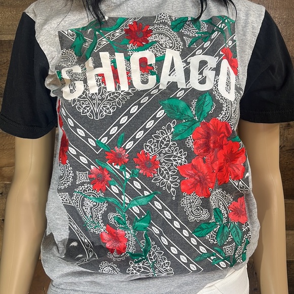 Chicago Roses Tee - Picture 2 of 3